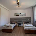 Orlik Kielkowice Ul Turystyczna 132 Sala &noclegi * 오그로지에니에츠